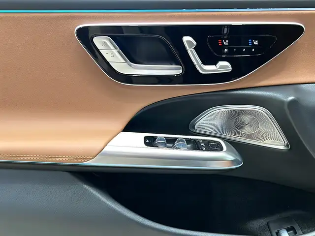 Mercedes-Benz 300 view 12