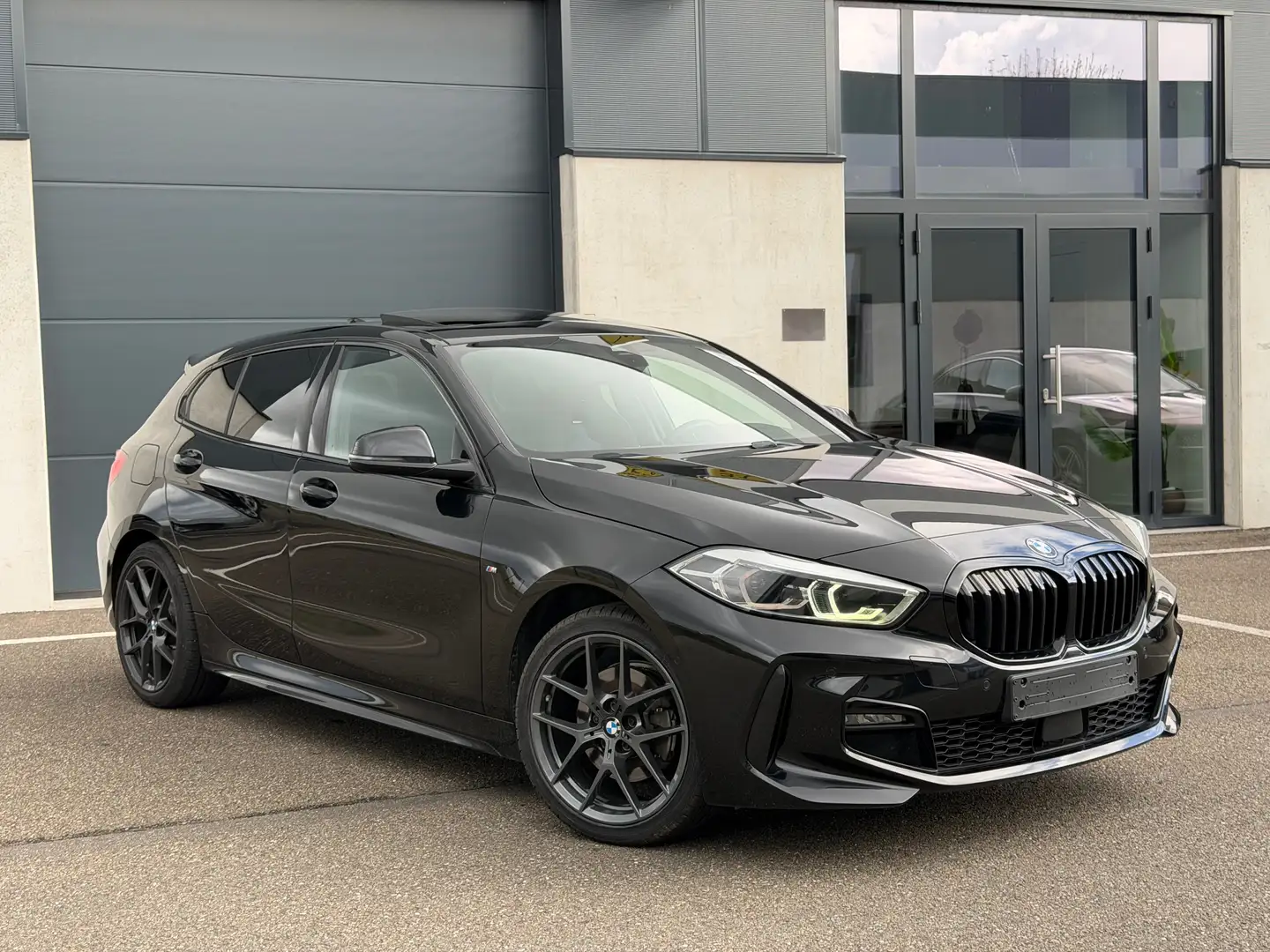 BMW 118 i M Pack *Black Edition/ Toit/ Caméra* Garantie Noir - 2