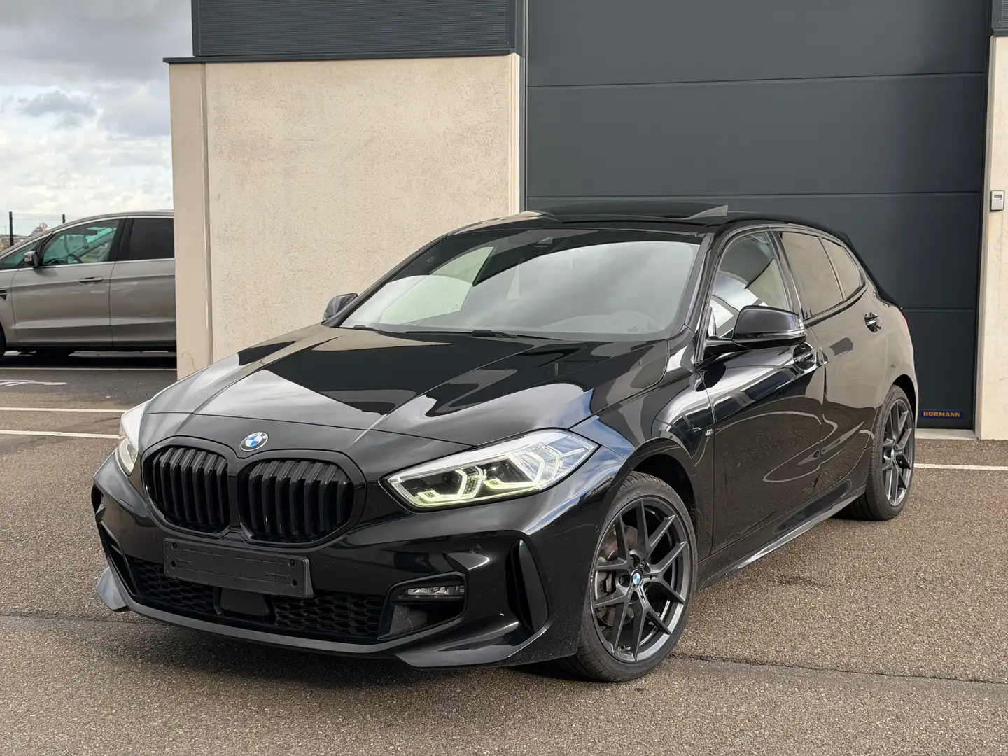 BMW 118 i M Pack *Black Edition/ Toit/ Caméra* Garantie Noir - 1