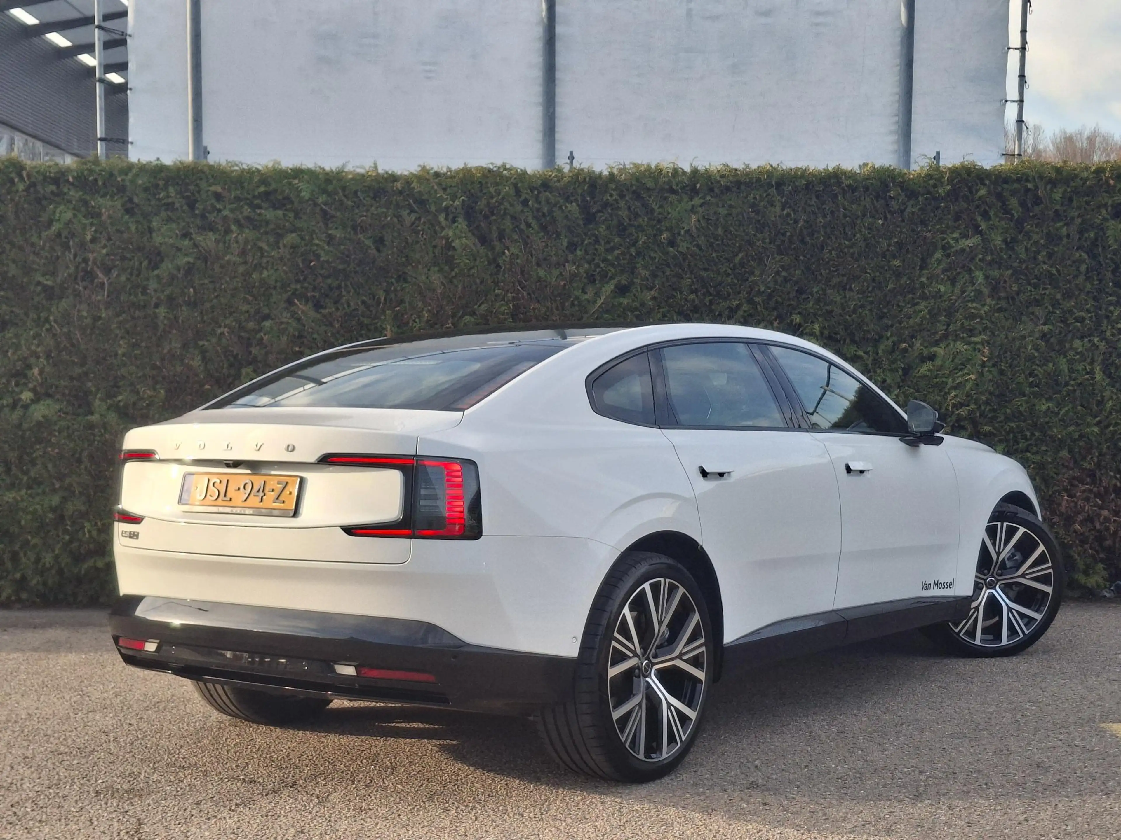 Volvo ES90 Single Motor Ext. R. Ultra Launch Edition 92 kWh | — photo 2