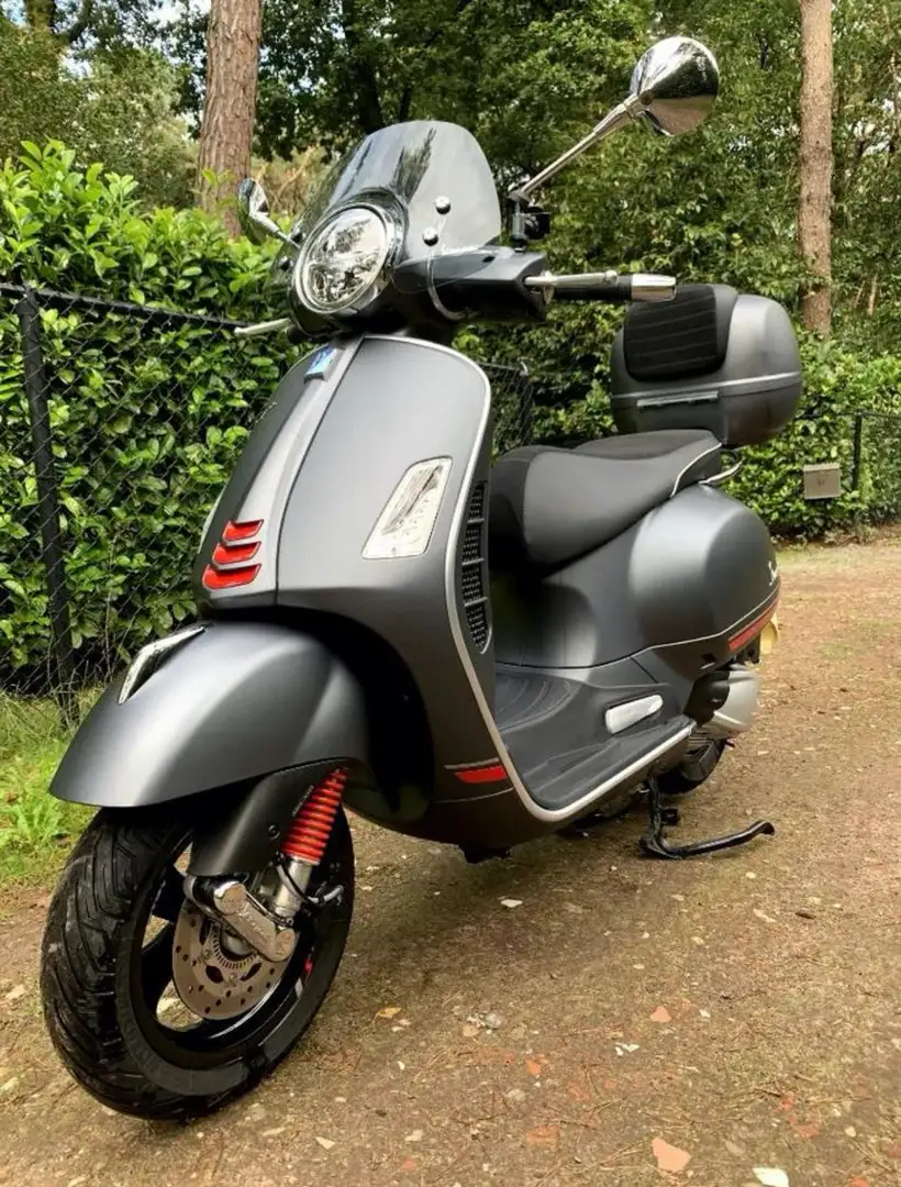 Vespa GTS 300 Gris - 1