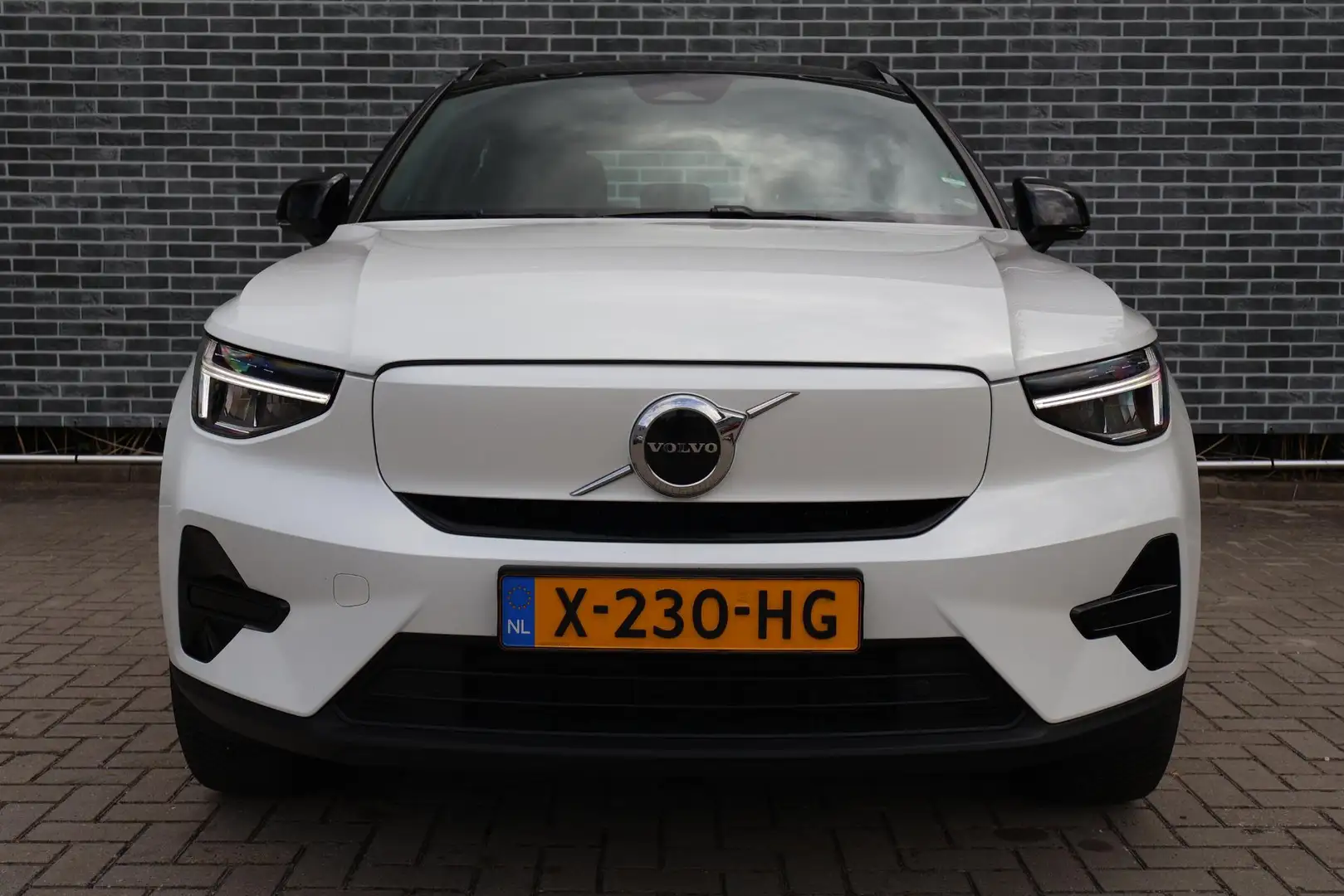 Volvo XC40 Single Motor Extended Range 82 kWh Plus | Stoel- e Weiß - 2