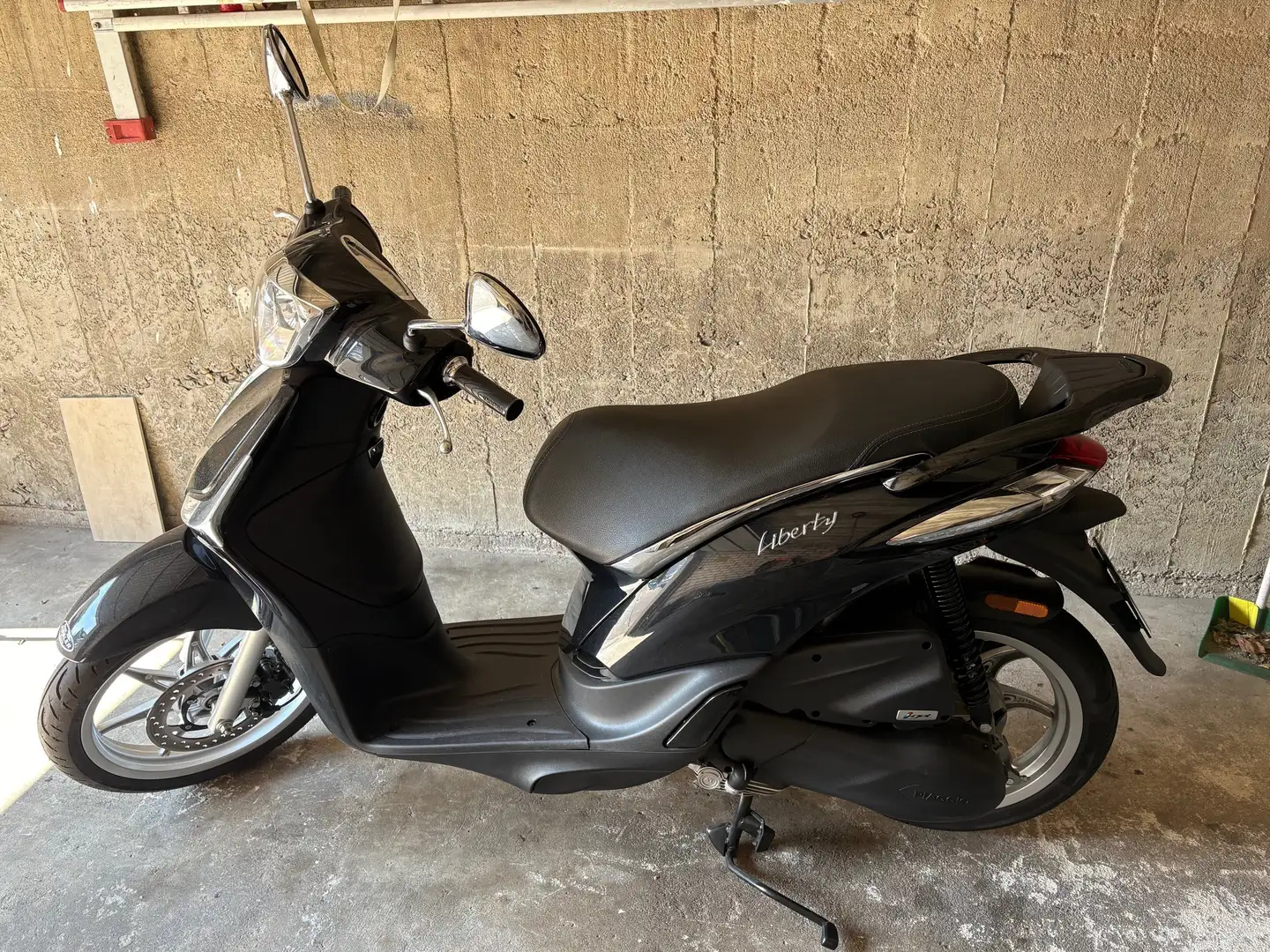 Piaggio Liberty 50 Erstzulassung 08/24 Schwarz - 2