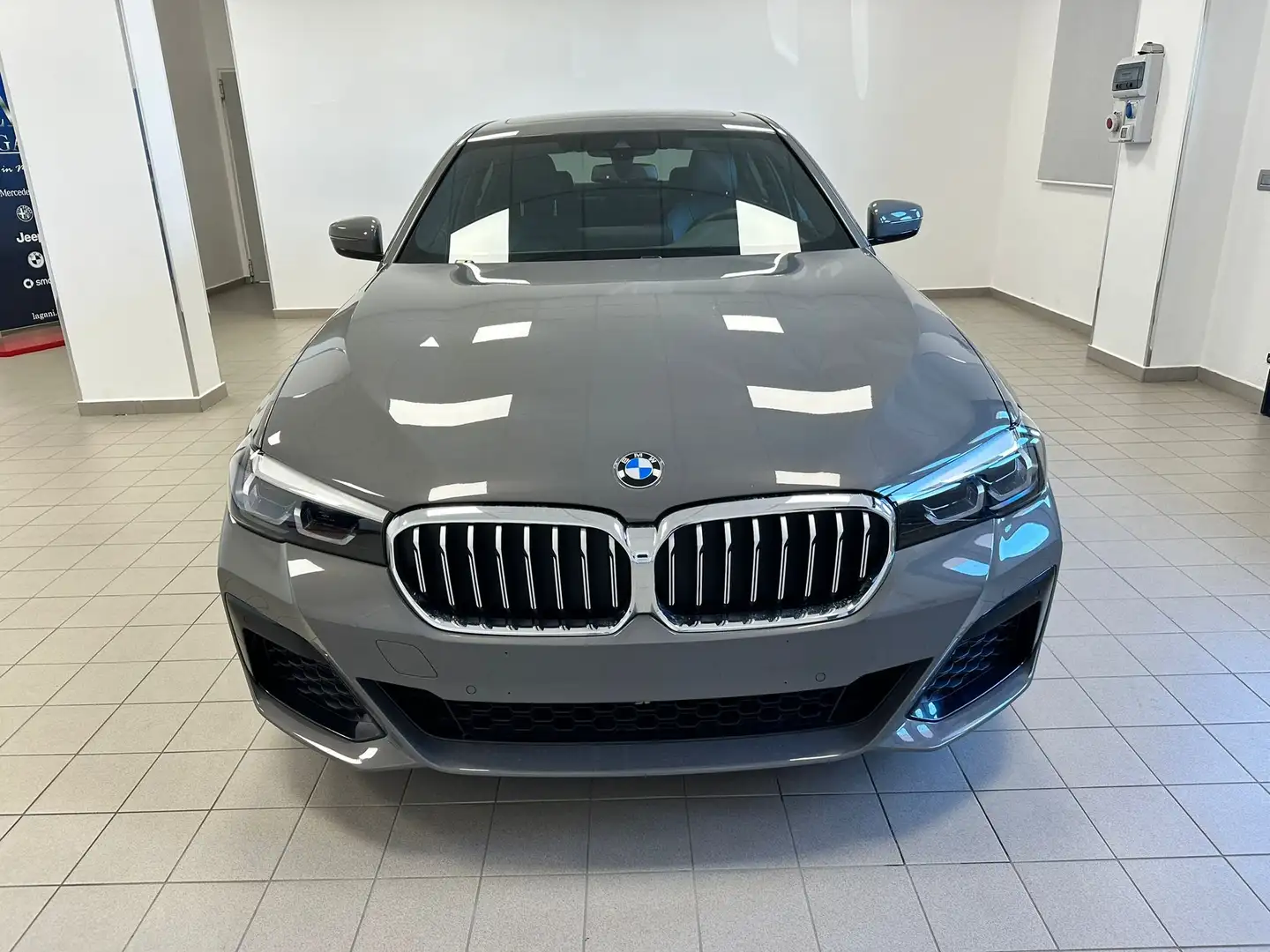 BMW 520 520d mhev 48V xdrive Msport auto Gris - 2
