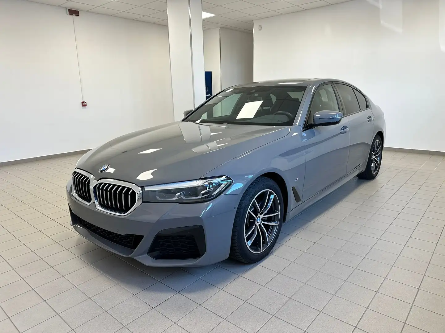 BMW 520 520d mhev 48V xdrive Msport auto Gris - 1