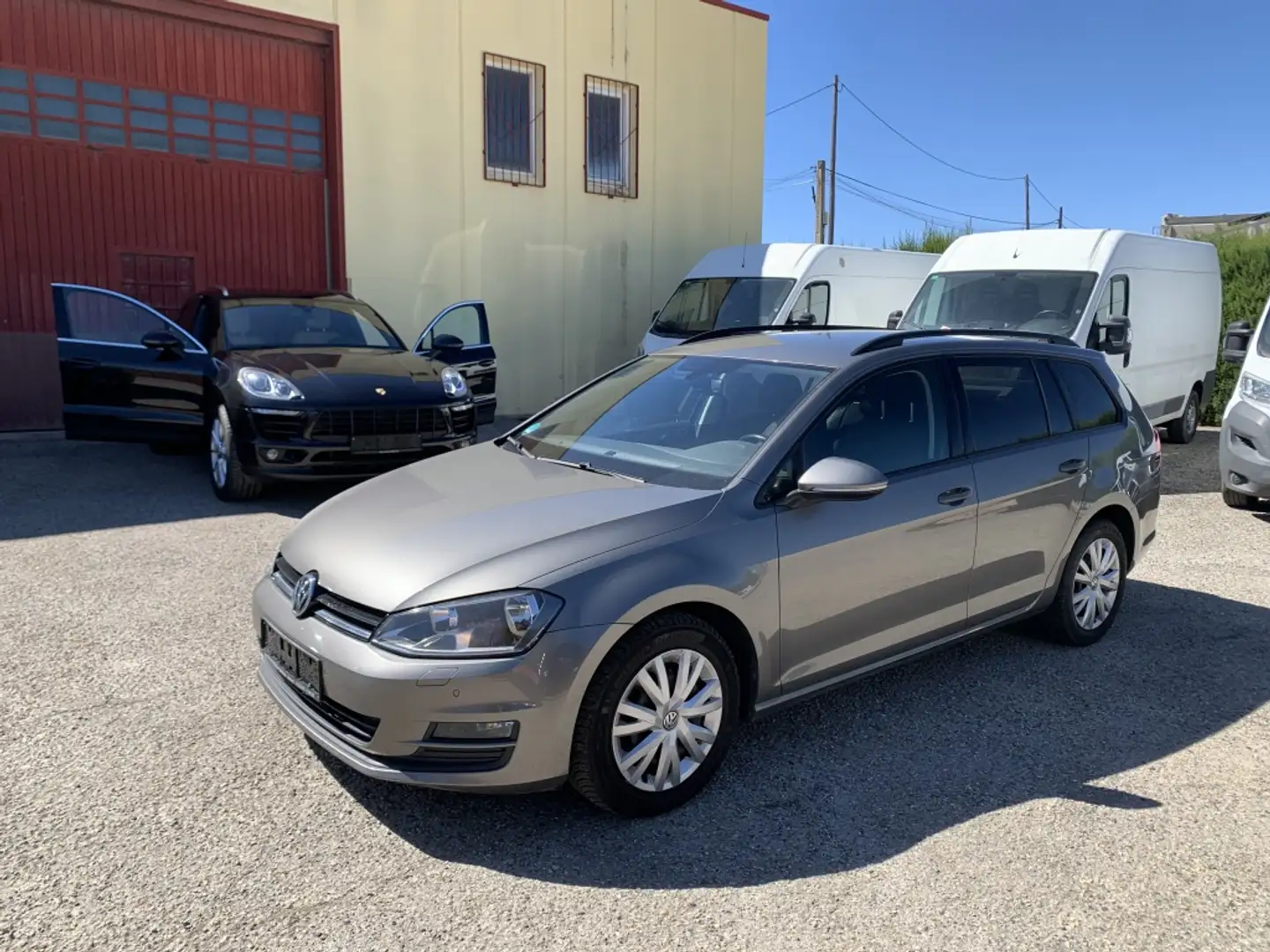 Volkswagen Golf Familiar Automático de 5 Puertas Gris - 1