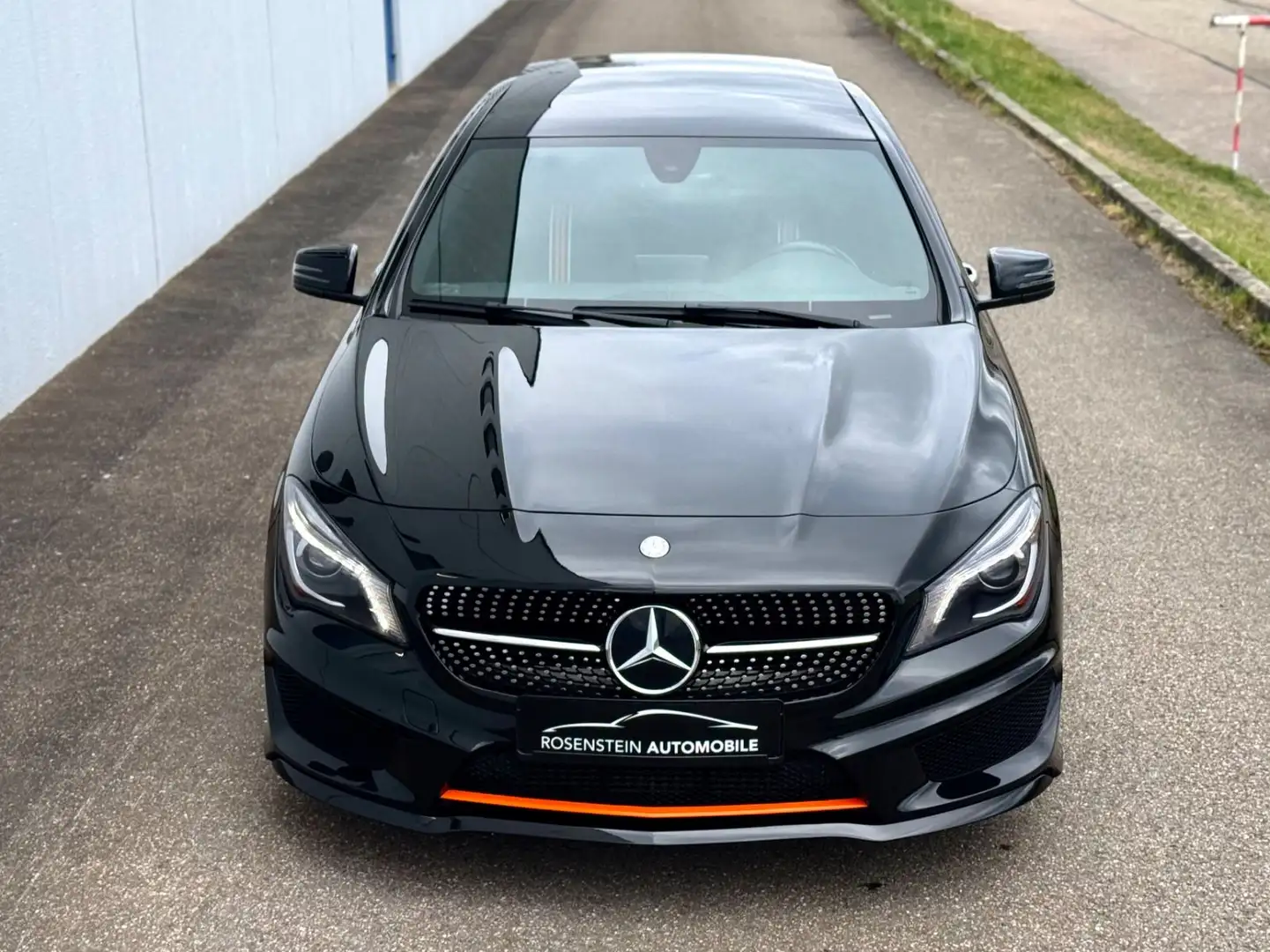 Mercedes-Benz CLA 250 4Matic Orange Edition AMG Line Pano H&K Schwarz - 2