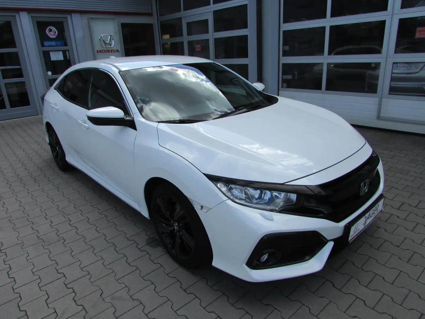Honda Civic 1.0 Elegance, NAVI, Kamera, ACC, CD, DAB, MP3, USB Weiß - 1