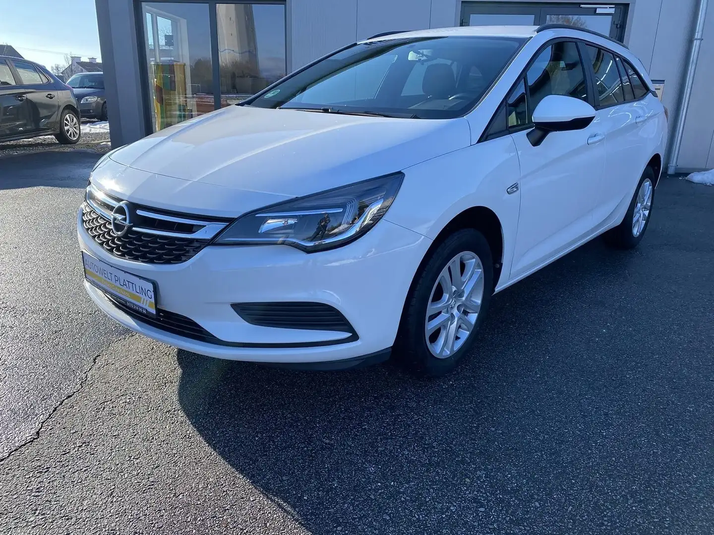 Opel Astra K Sports Tourer Edition CNG 1. Hand Weiß - 1
