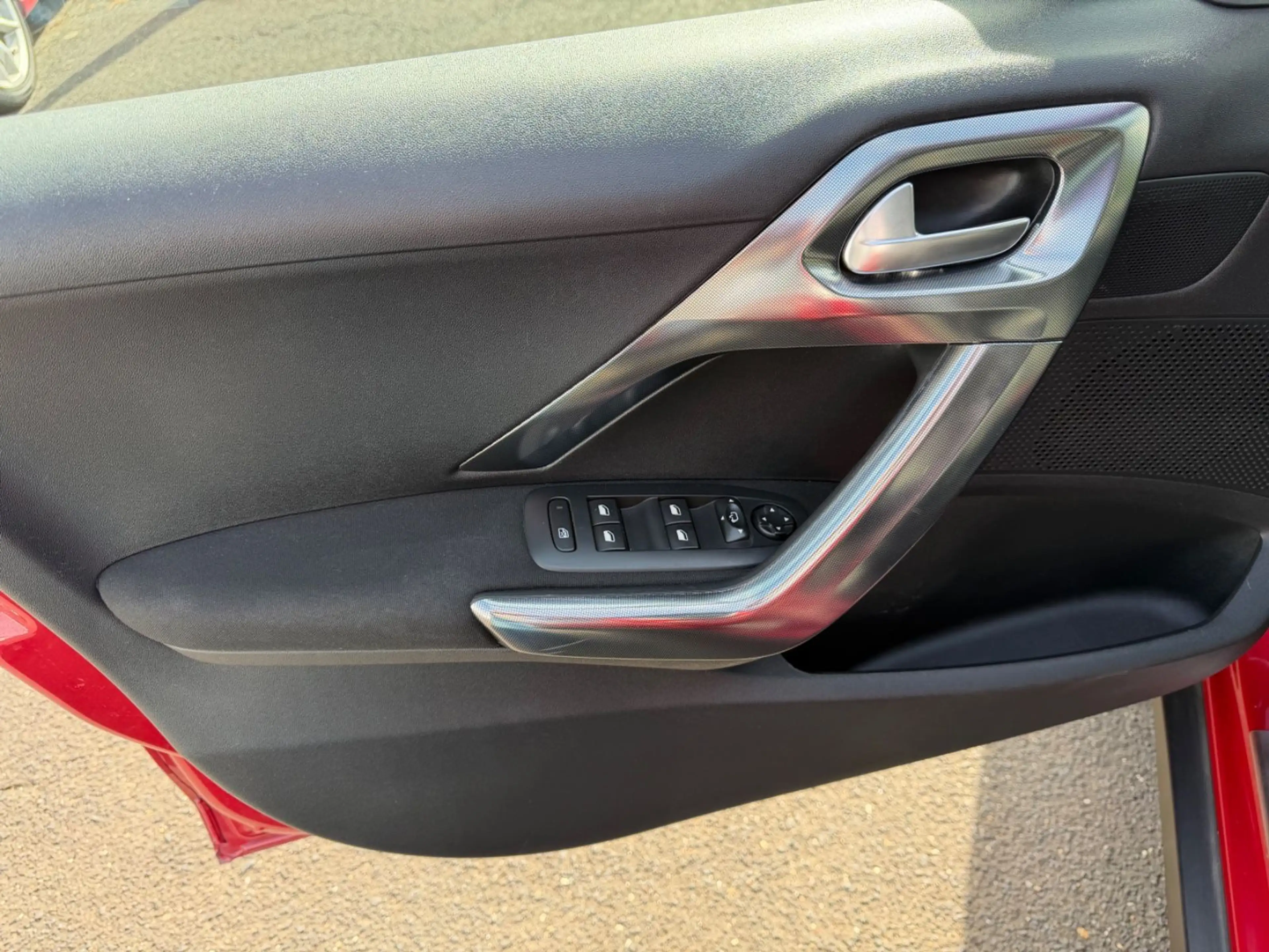 Peugeot 2008 Allure AHK Panorama R.Kamera — photo 14
