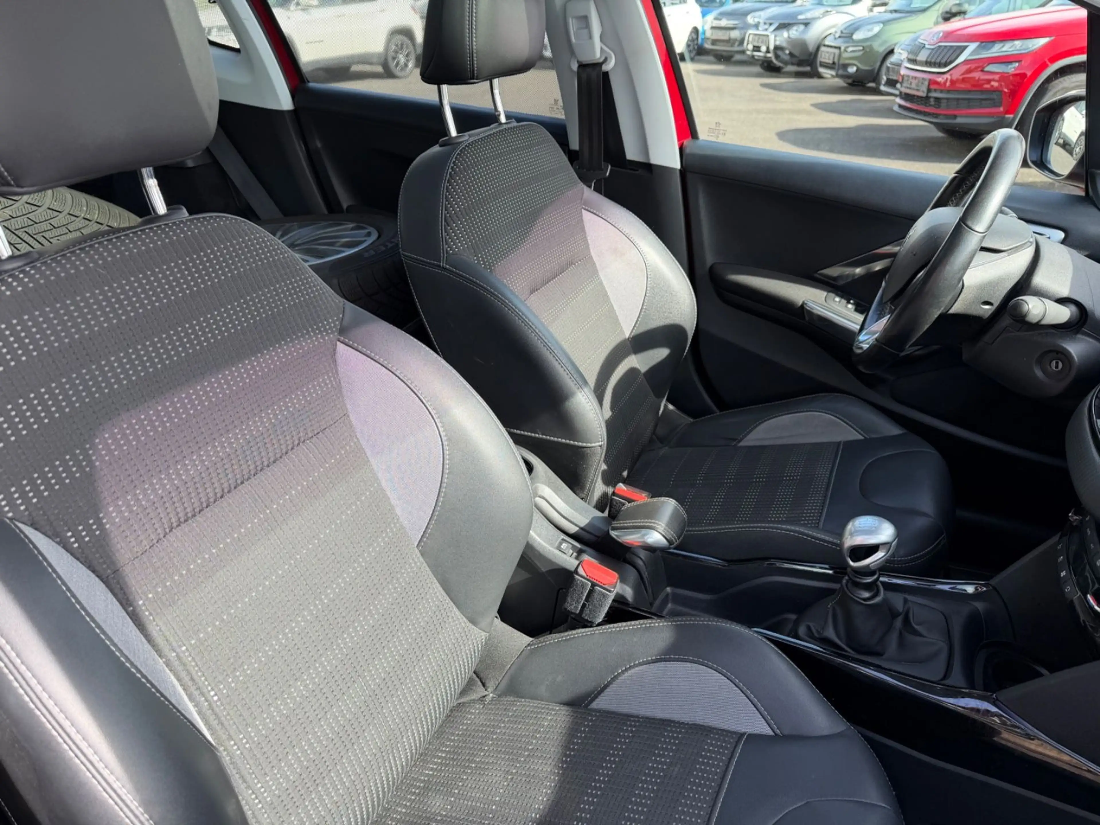 Peugeot 2008 Allure AHK Panorama R.Kamera — photo 10