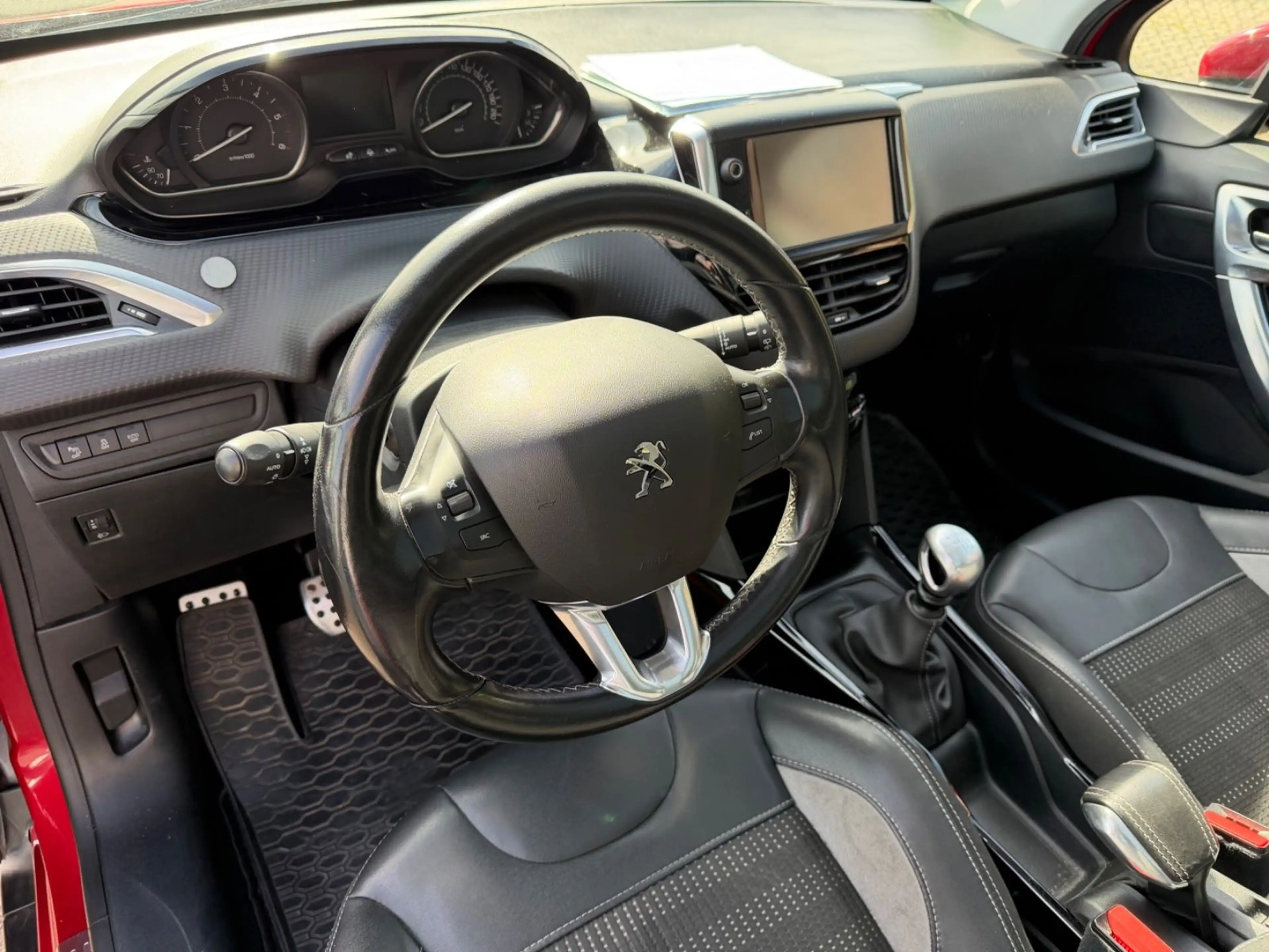 Peugeot 2008 Allure AHK Panorama R.Kamera — photo 8