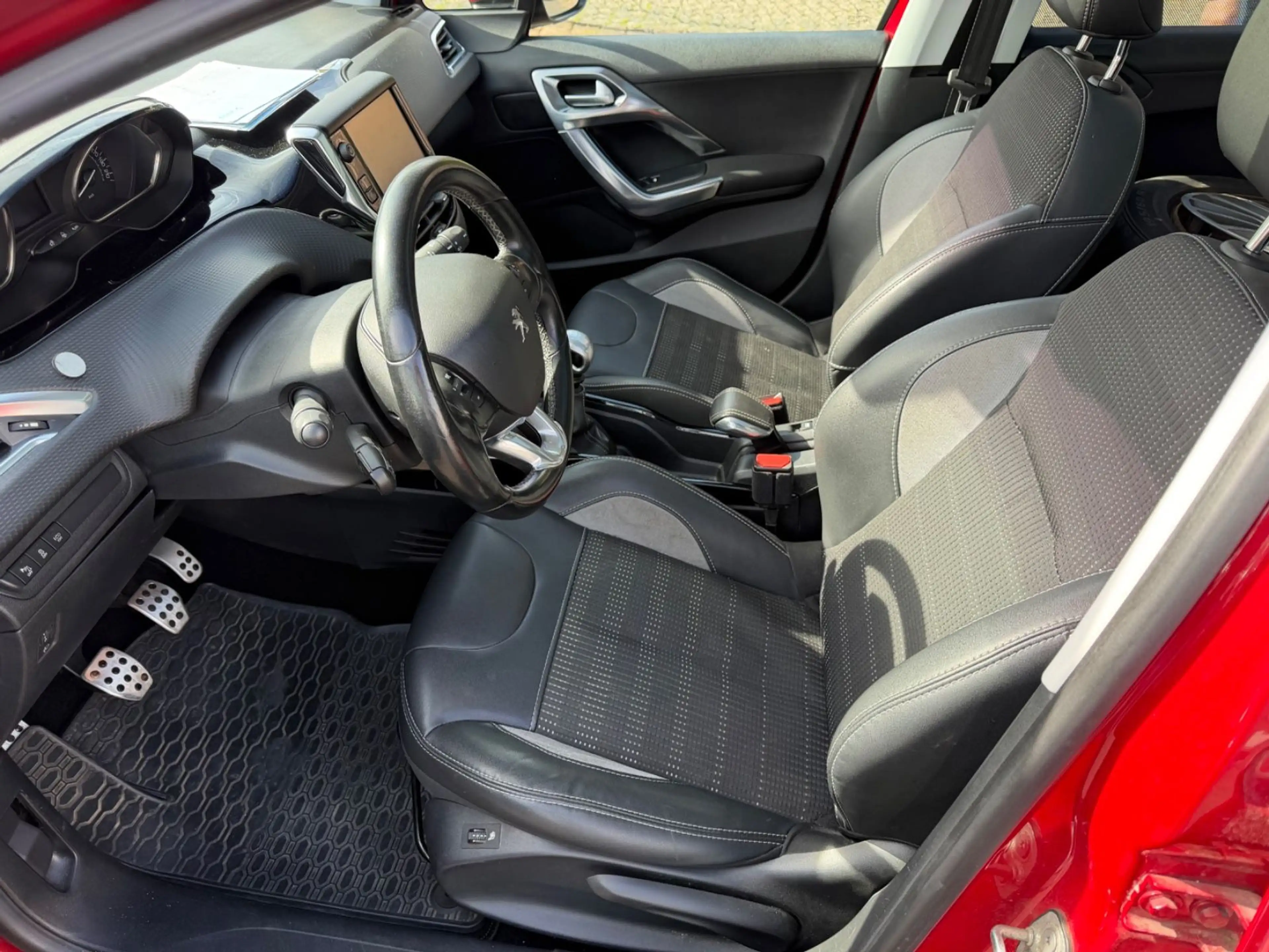 Peugeot 2008 Allure AHK Panorama R.Kamera — photo 9