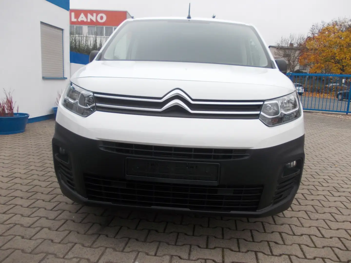 Citroen Berlingo Club M/L1, AHK, Tempomat, 3-Sitzer, Klima, USB Weiß - 2