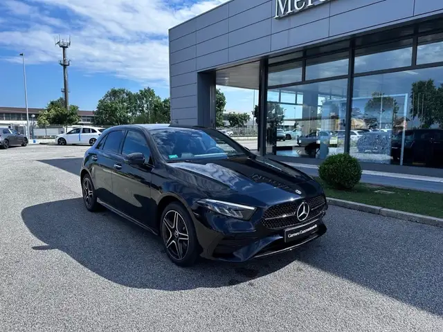 Mercedes-Benz A 250 e con tecnologia ibrida EQ