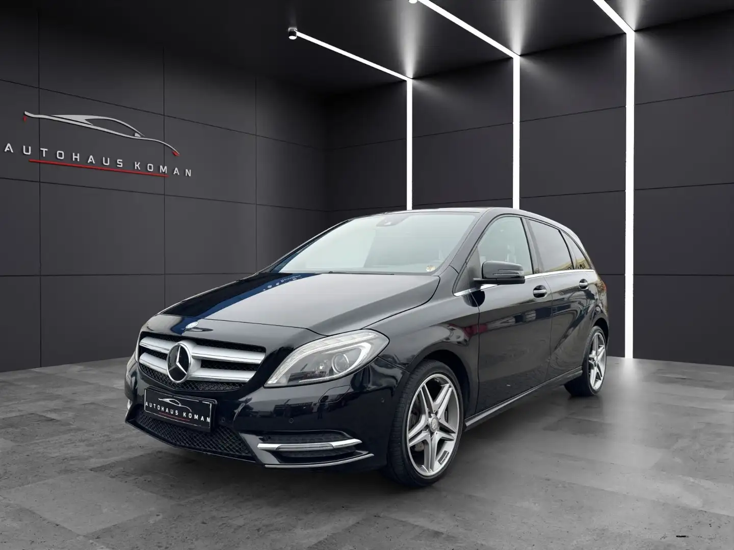 Mercedes-Benz B 180 B180 *AUTOM.*18ZOLL AMG*KAMERA*NAVI*LEDER*S-HEFT Noir - 1