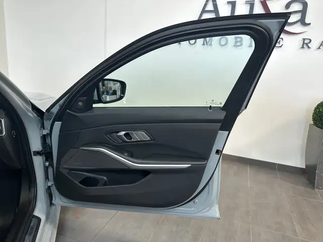 BMW 3 Series view 7