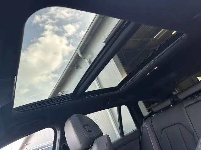 BMW 3 Series view 13