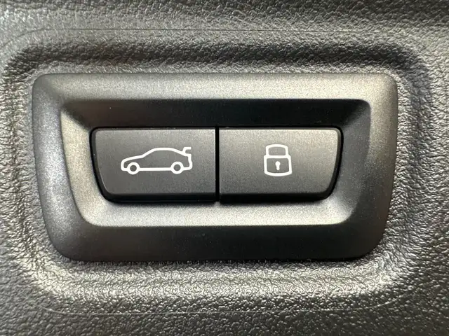 BMW 3 Series view 9