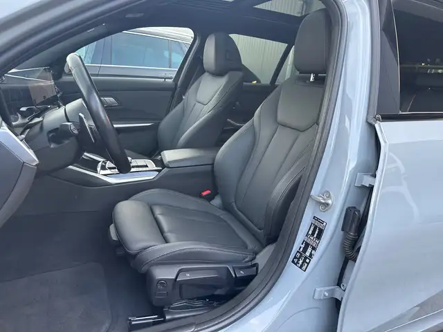 BMW 3 Series view 12