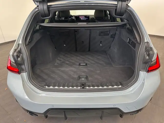 BMW 3 Series view 8