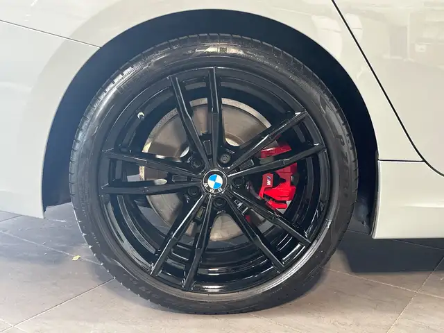 BMW 3 Series view 3
