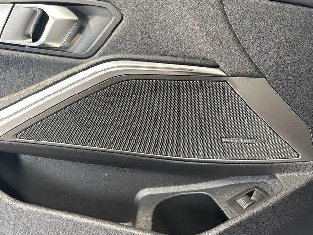 BMW 3 Series view 10