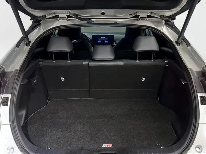 Toyota C-HR 220PH GR SPORT 2026, foto 10