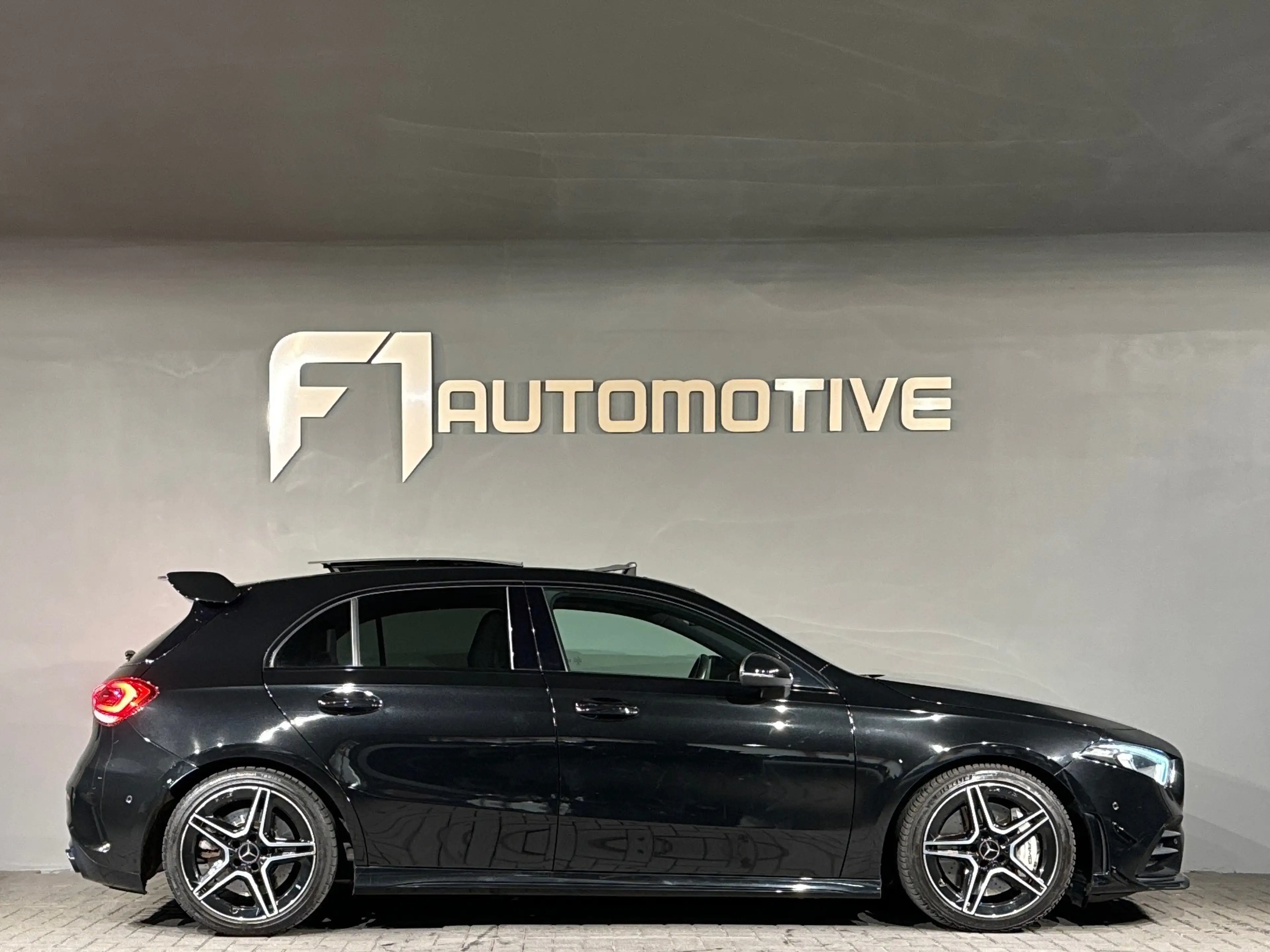 Mercedes-Benz A 35 AMG 4MATIC Pano|Aero|Sfeer|Night — photo 10