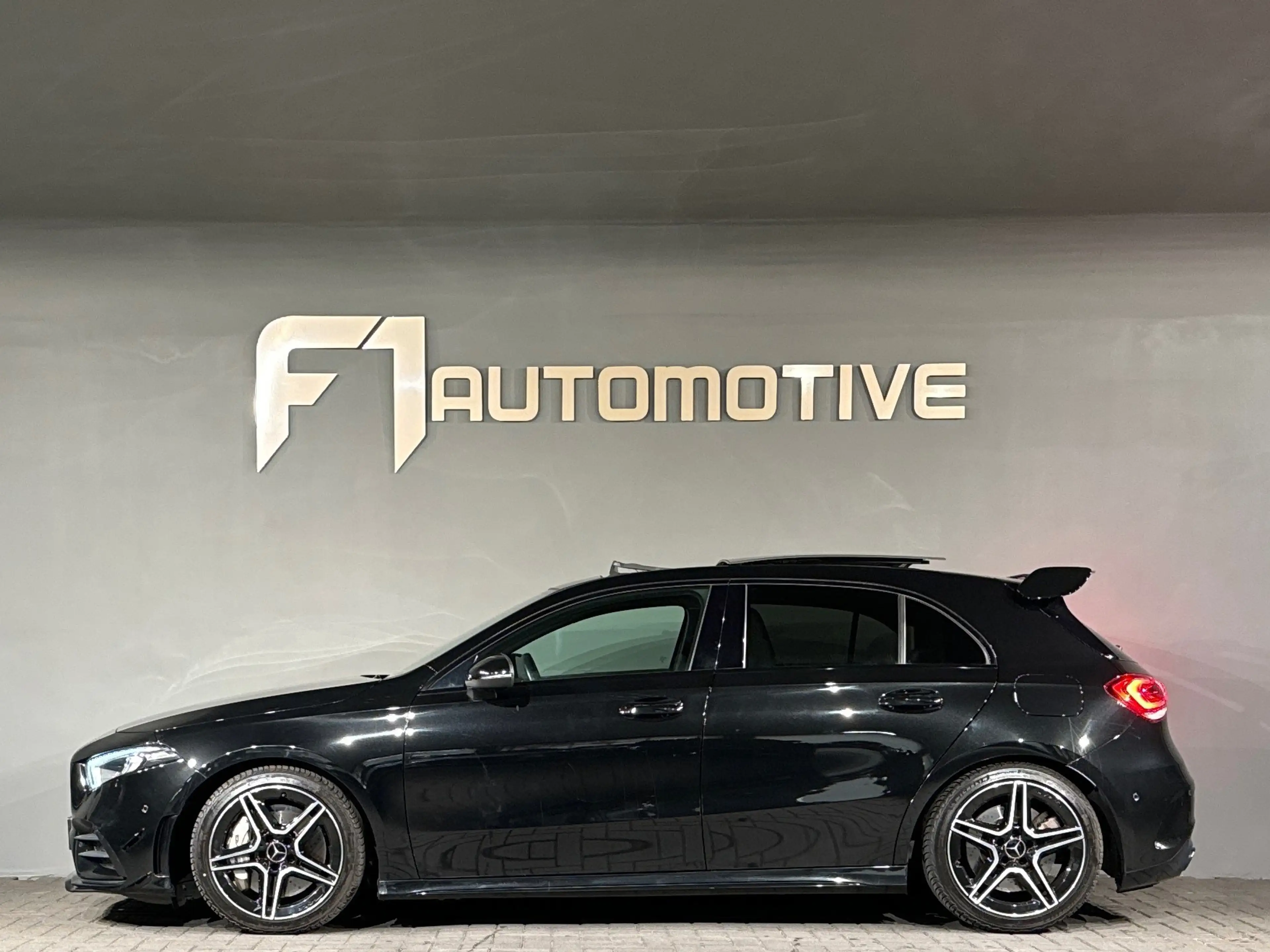 Mercedes-Benz A 35 AMG 4MATIC Pano|Aero|Sfeer|Night — photo 12