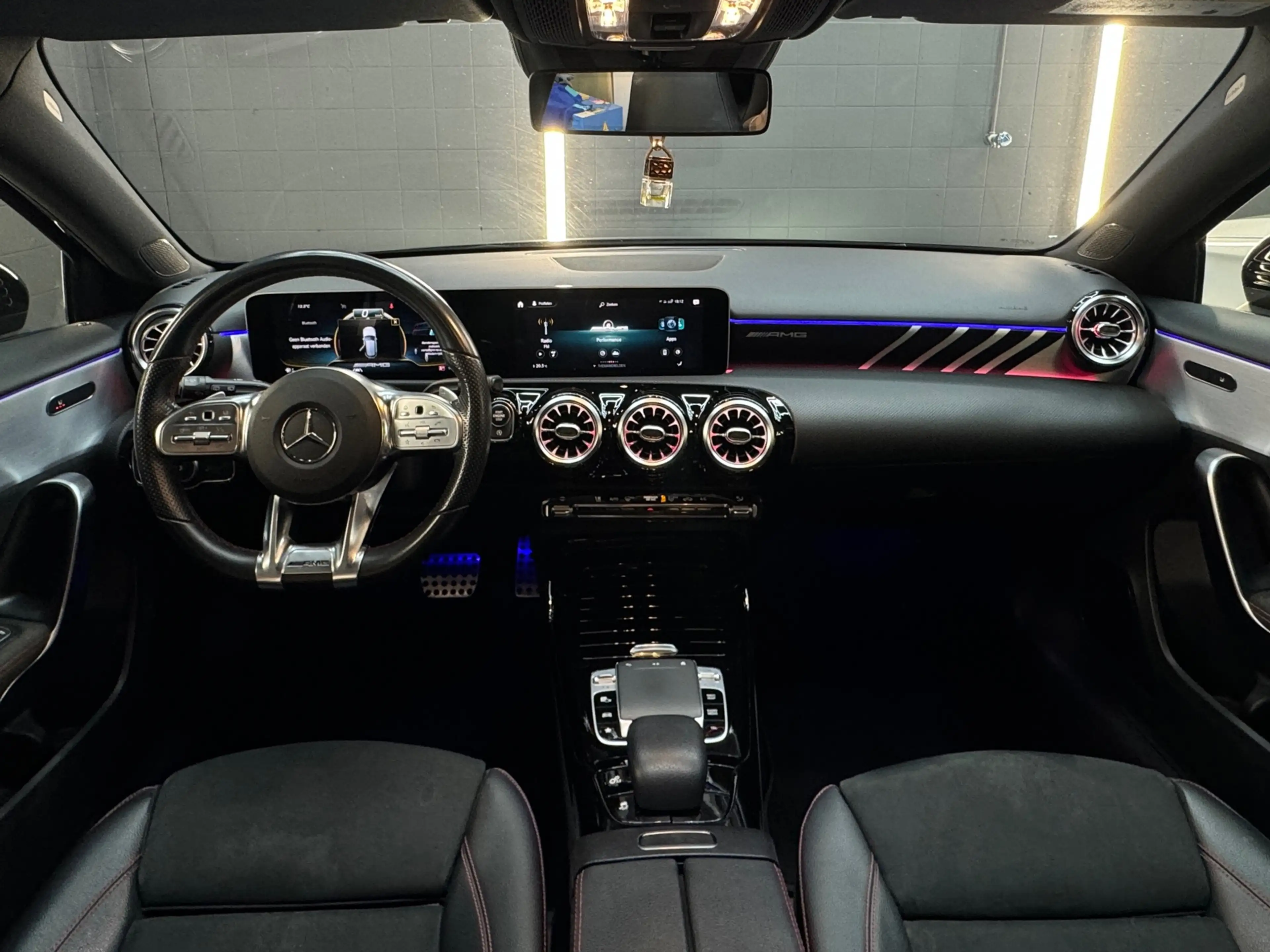 Mercedes-Benz A 35 AMG 4MATIC Pano|Aero|Sfeer|Night — photo 4