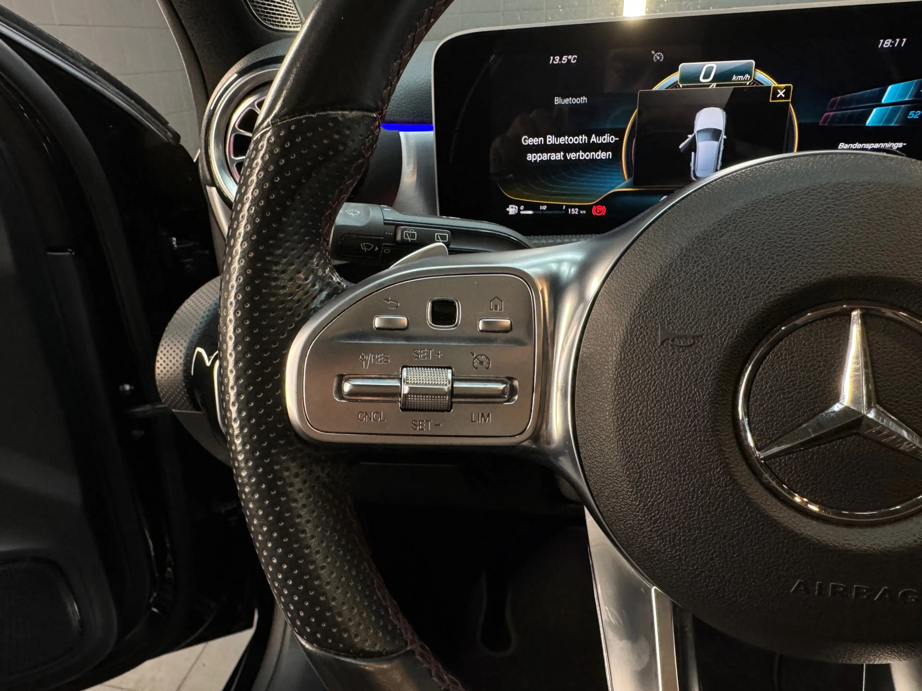 Mercedes-Benz A 35 AMG 4MATIC Pano|Aero|Sfeer|Night — photo 14