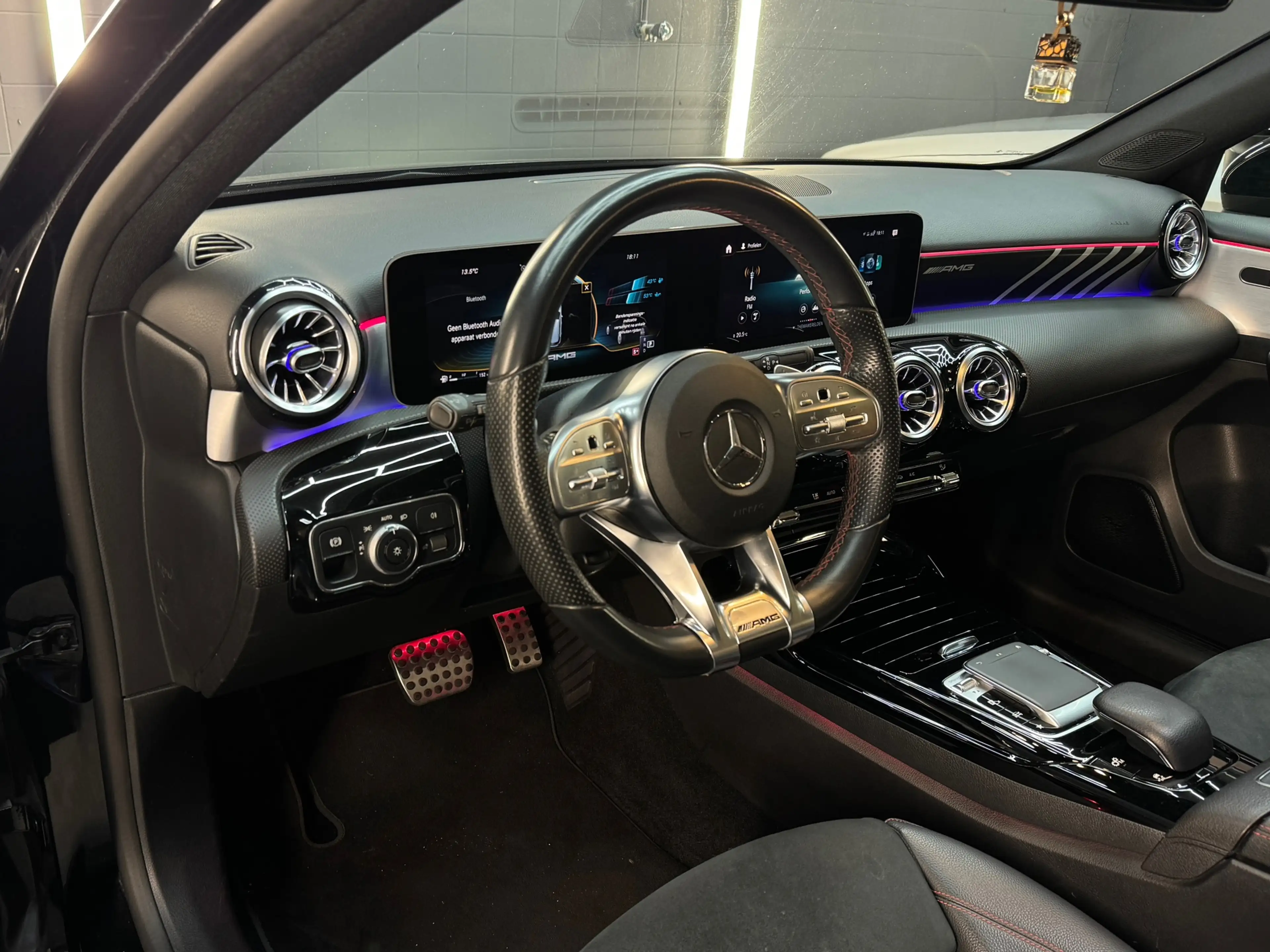 Mercedes-Benz A 35 AMG 4MATIC Pano|Aero|Sfeer|Night — photo 5