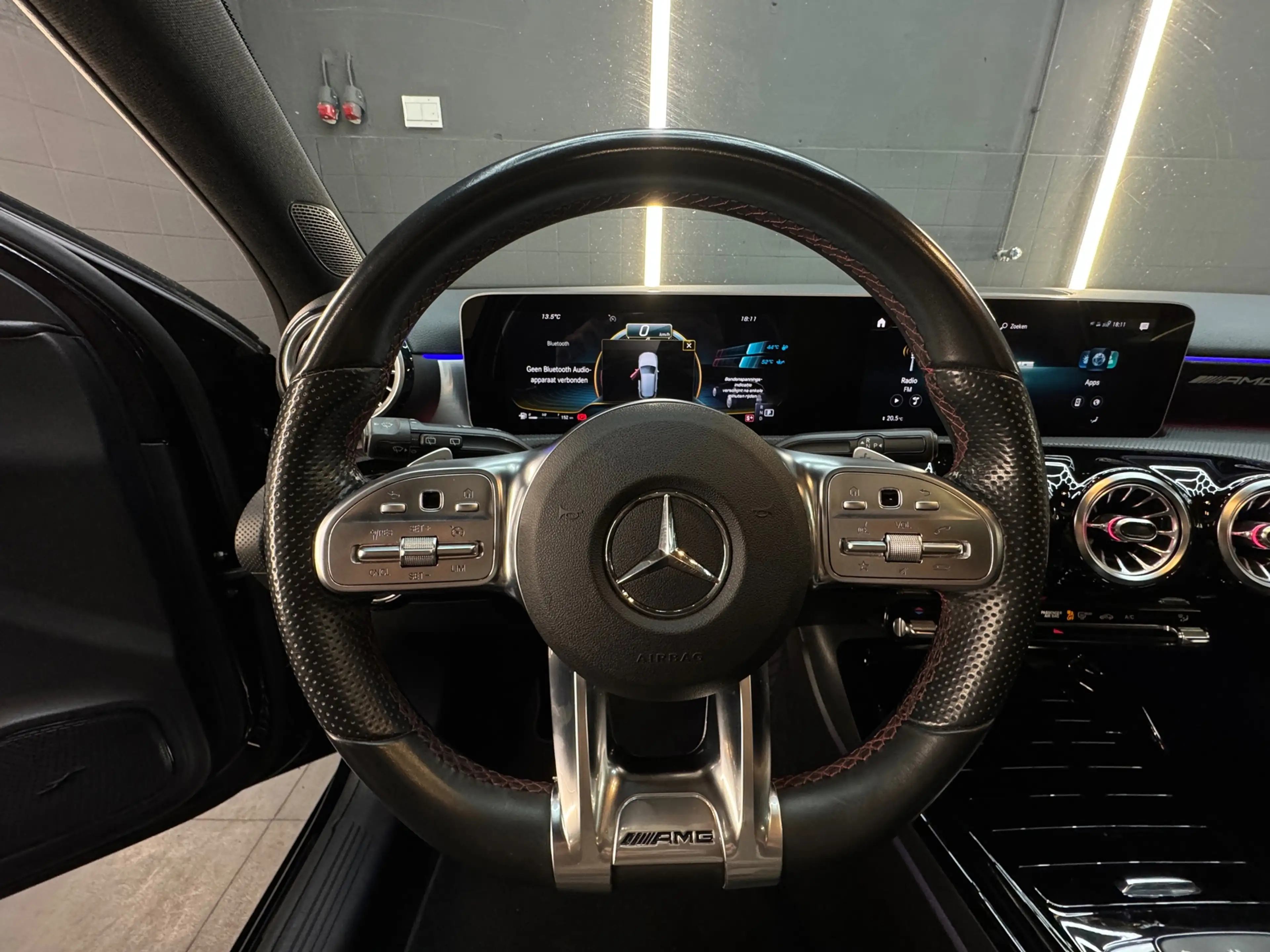 Mercedes-Benz A 35 AMG 4MATIC Pano|Aero|Sfeer|Night — photo 13