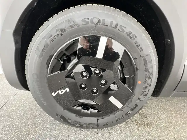 Kia PV5 Cargo view 6