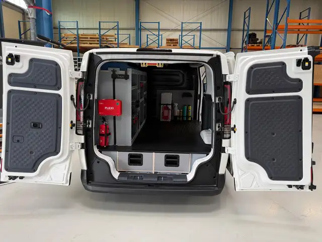 Kia PV5 Cargo view 15