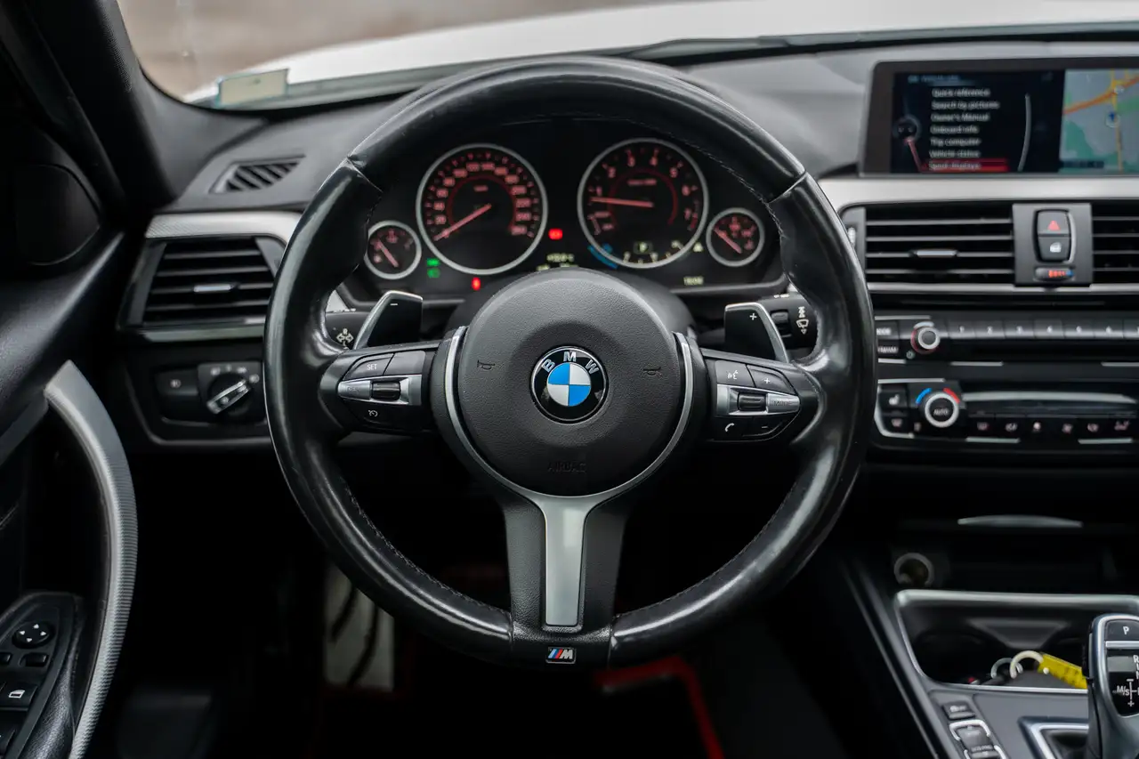 BMW 3 Series снимка BMW 3 Series