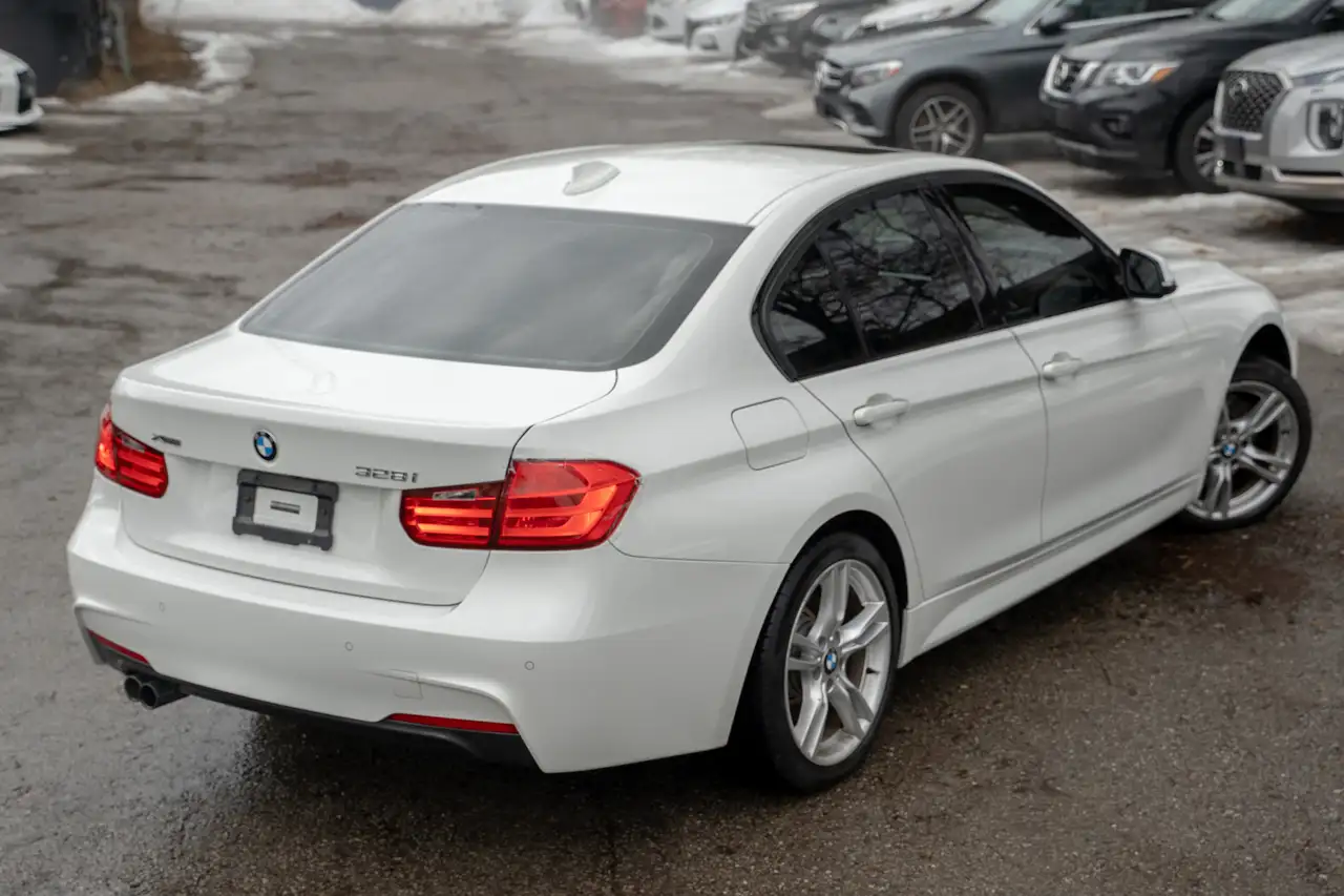 BMW 3 Series снимка BMW 3 Series