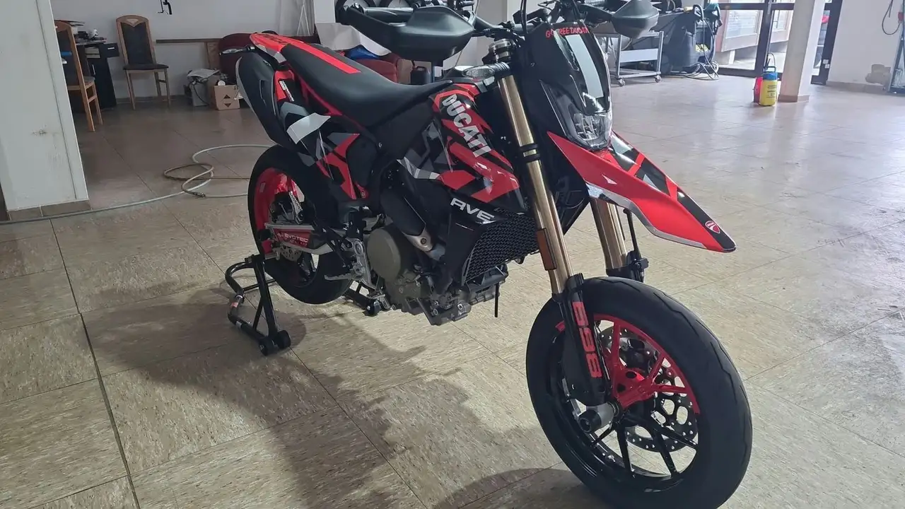 Ducati Hypermotard 698