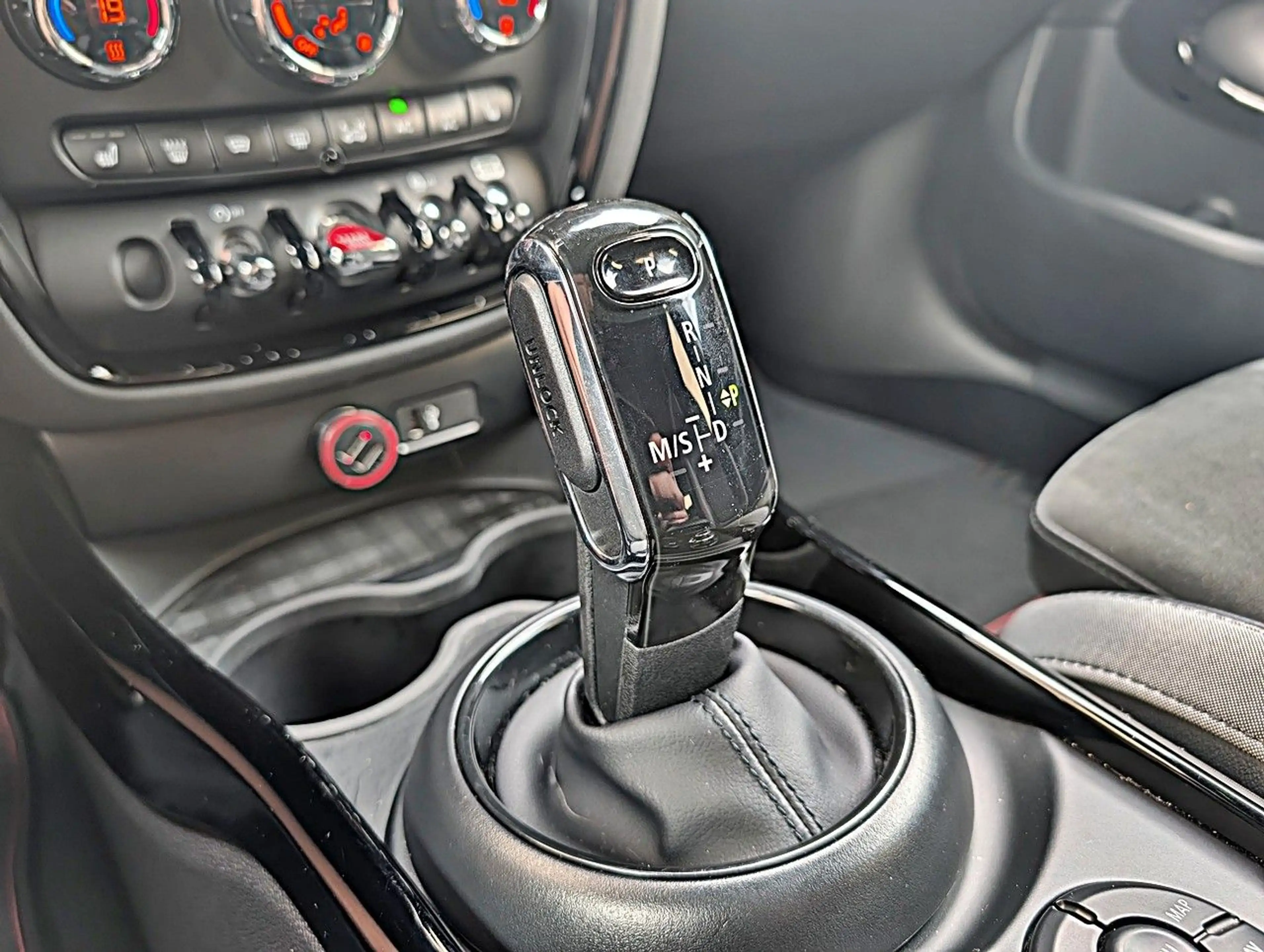 MINI John Cooper Works Clubman Clubman JohnCooperWorksAll4*NAVI/LED/CARPLAY/PDC — photo 14