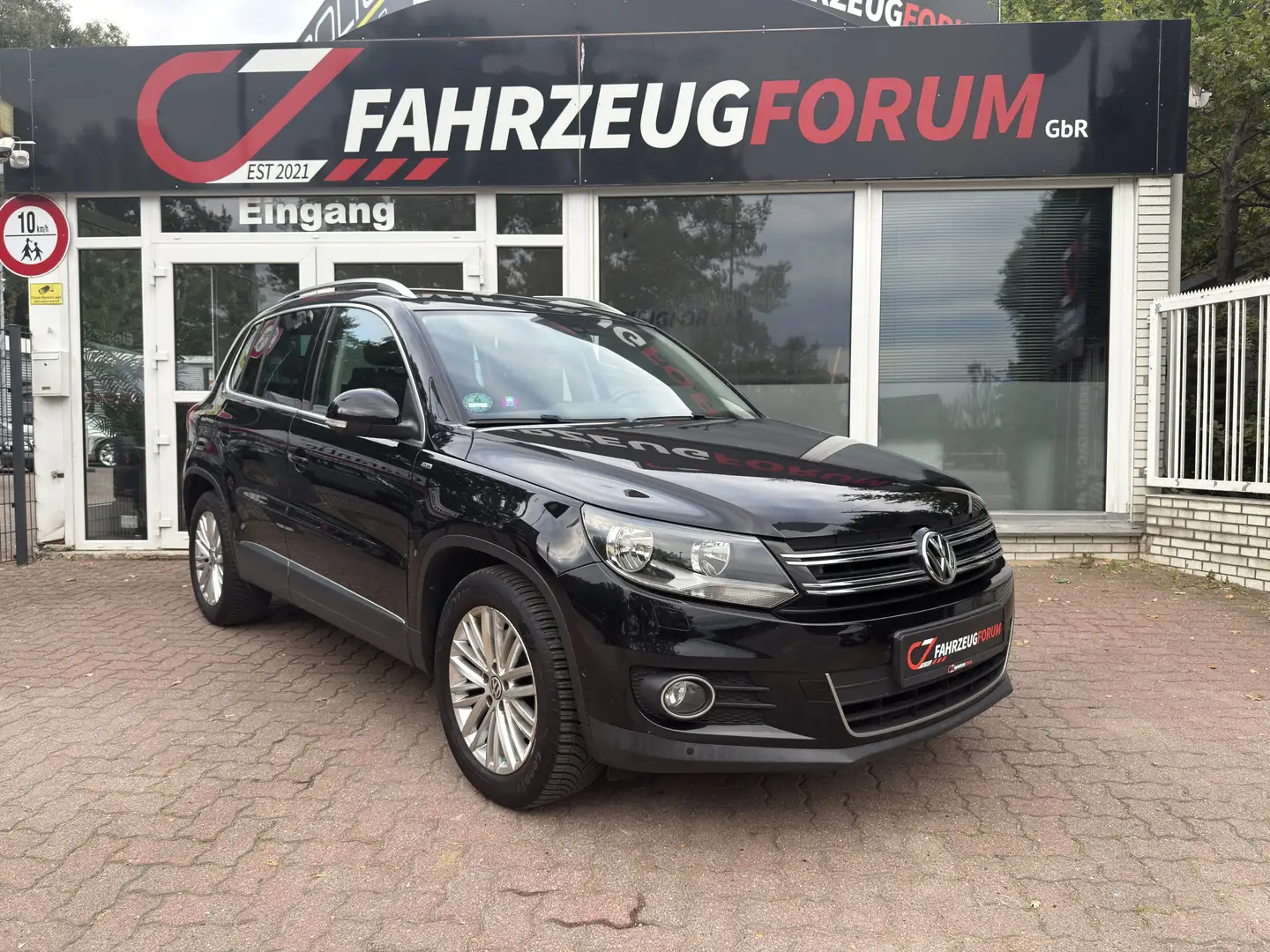 Volkswagen Tiguan Cup Sport & Style BMT* AHK* NAVI*2 Hand Schwarz - 2