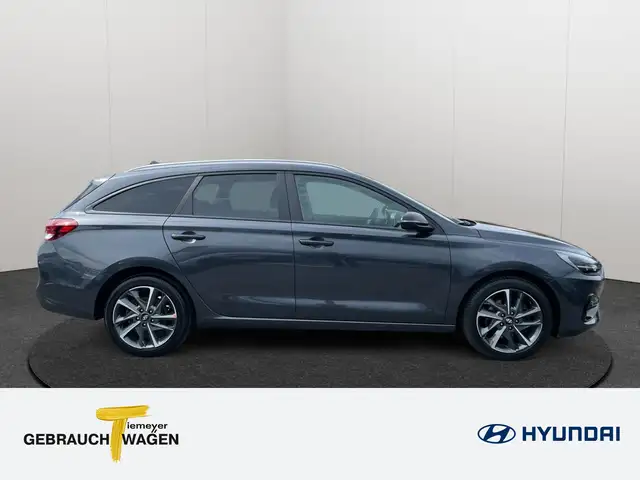Hyundai i30 view 4