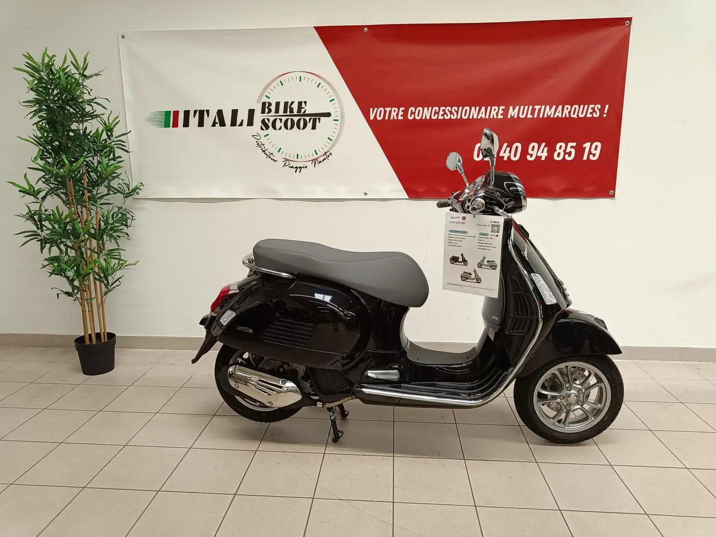 Vespa GTS 125 Noir - 1