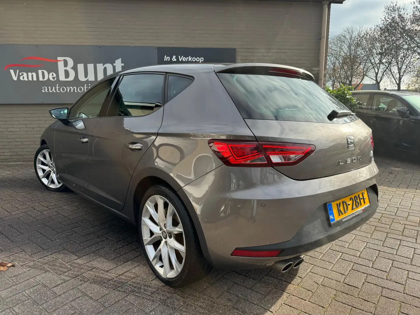 SEAT Leon 1.4 TSI FR -DSG-ORG. NL- Gris - 2