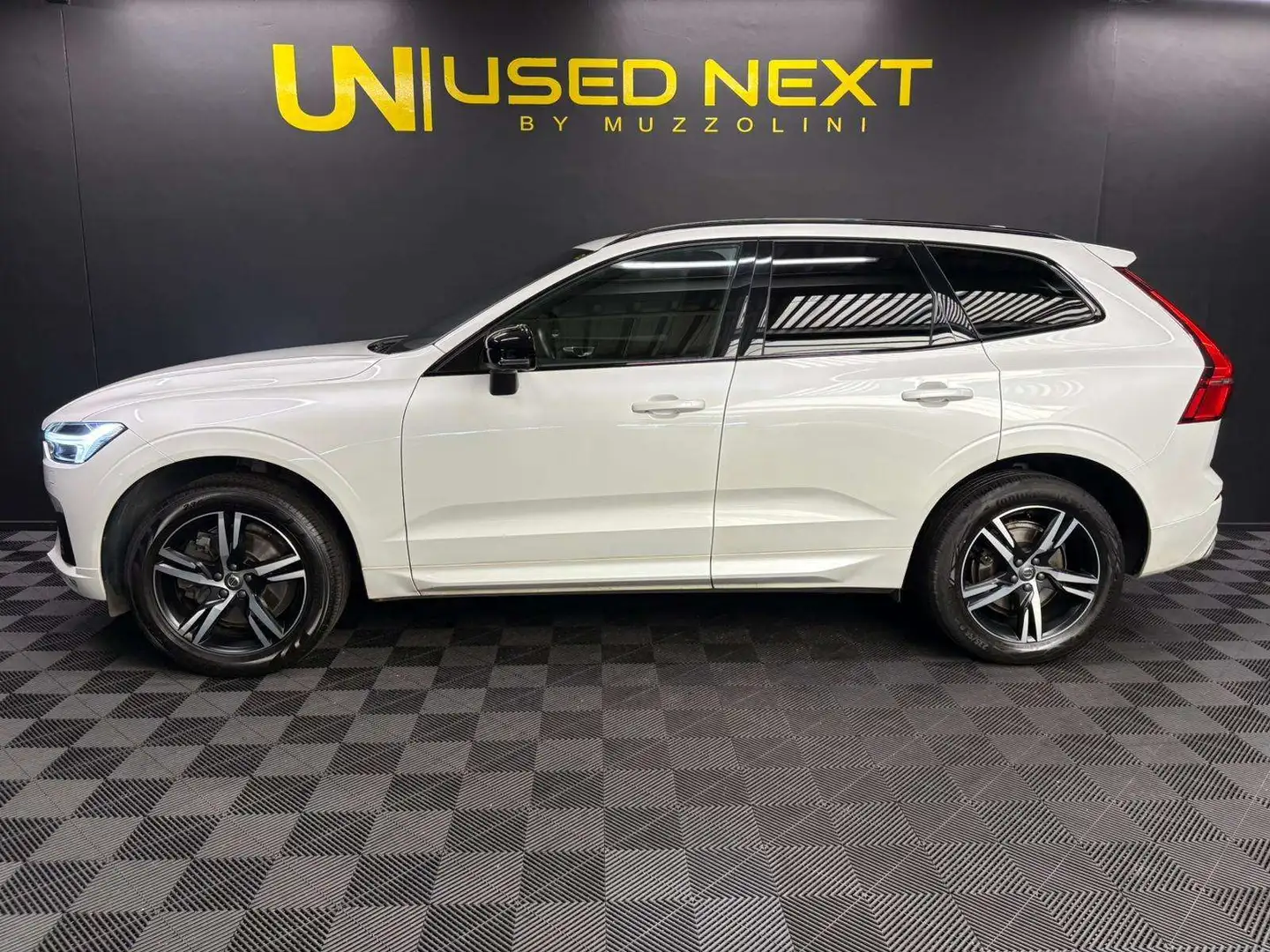 Volvo XC60 2.0 B4 D GEARTRONIC R-Design Blanc - 2