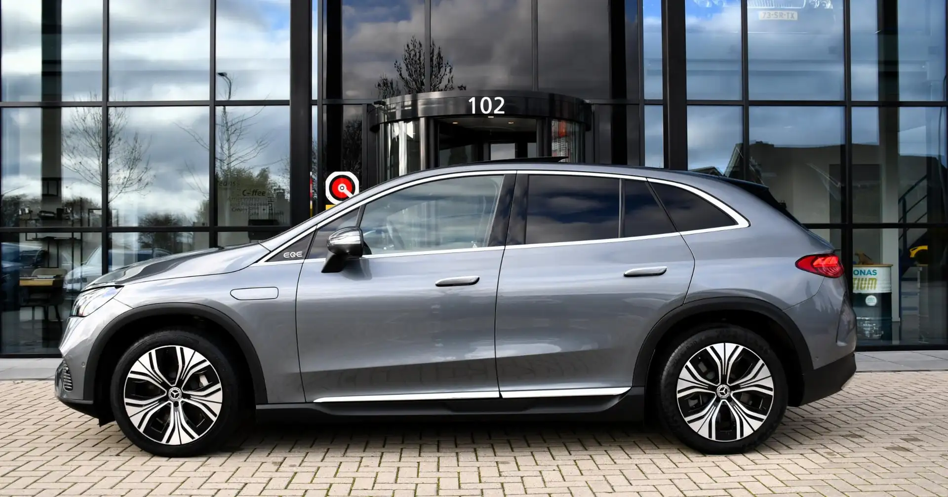 Mercedes-Benz EQE SUV 350+ Luxury Line 91 kWh Distronic, Panoramadak, Tr Gris - 2