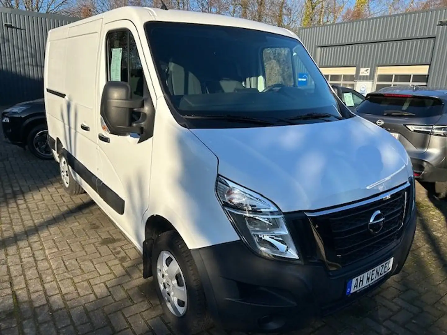 Nissan NV400 Kasten L1H1 2,8t PRO 135 PS, Klima, AHK Weiß - 1