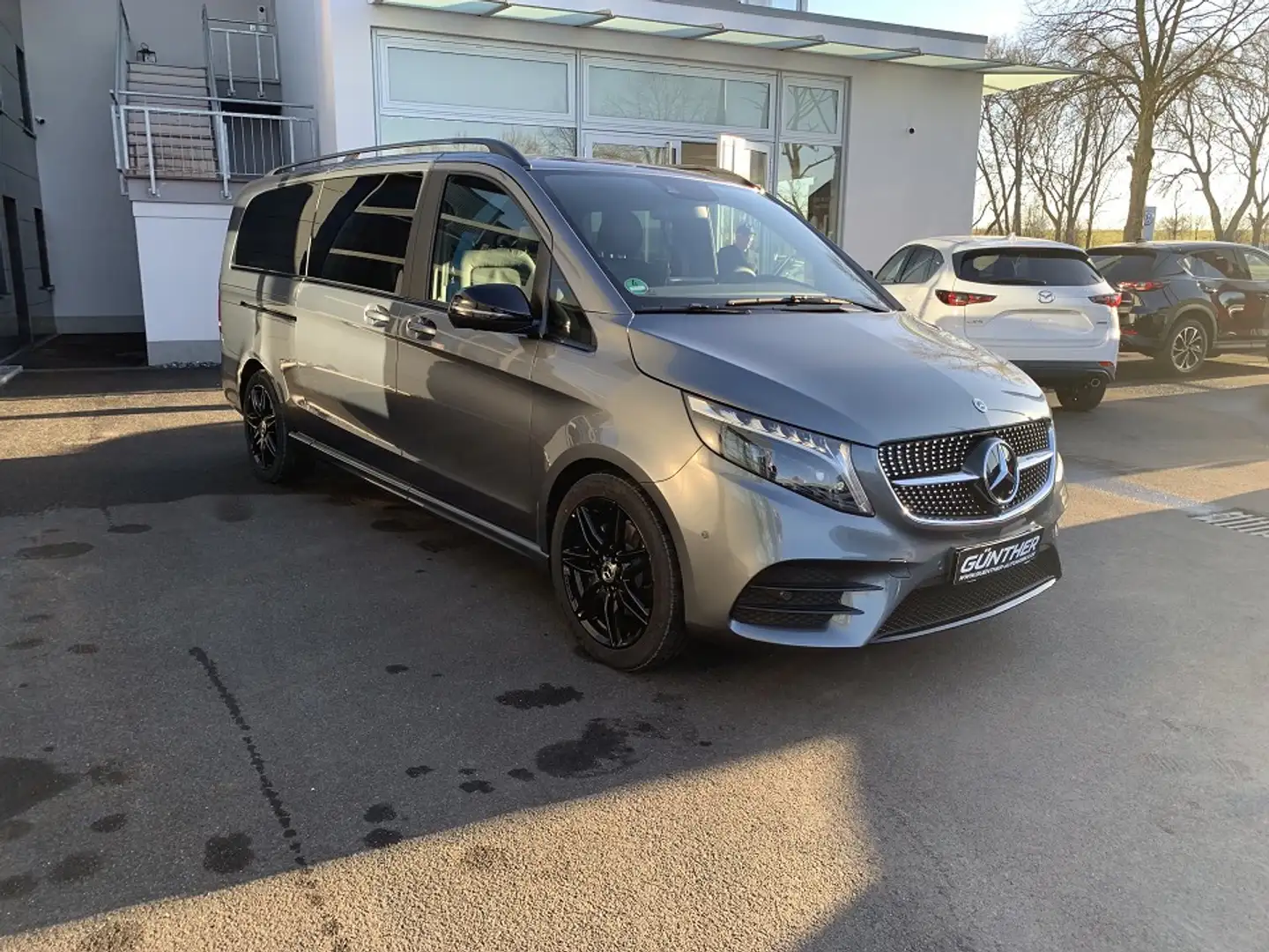 Mercedes-Benz V -Klasse V 250d AVANTGARDE EDITION extralang AMG-Li Grau - 2
