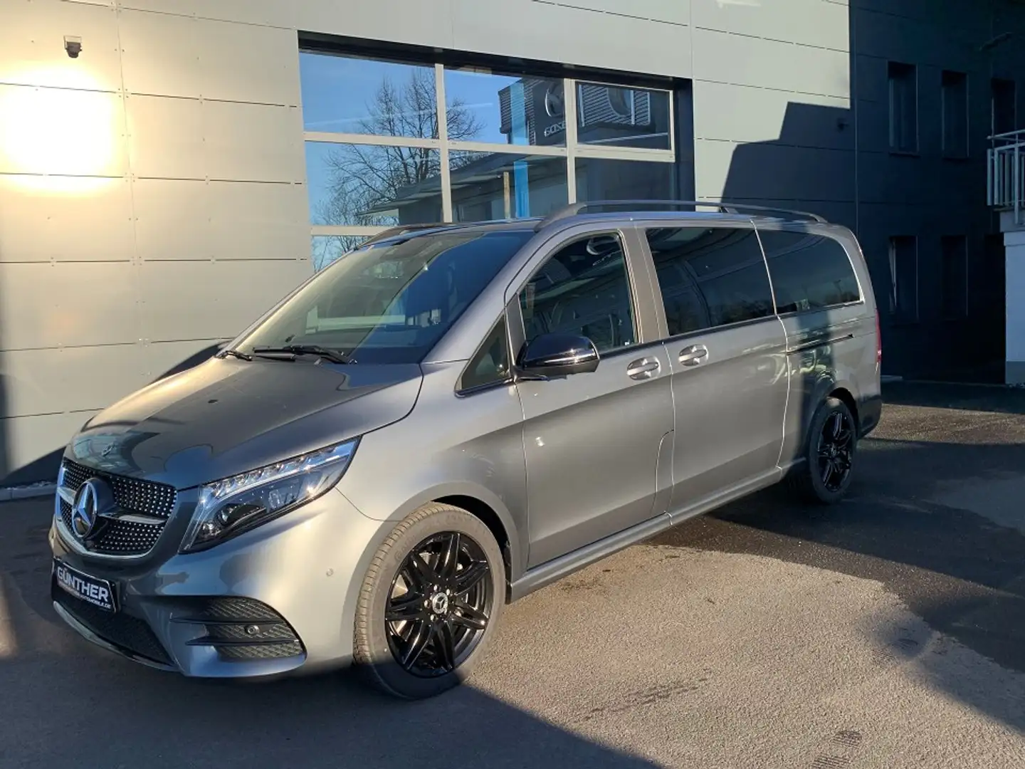 Mercedes-Benz V -Klasse V 250d AVANTGARDE EDITION extralang AMG-Li Grau - 1