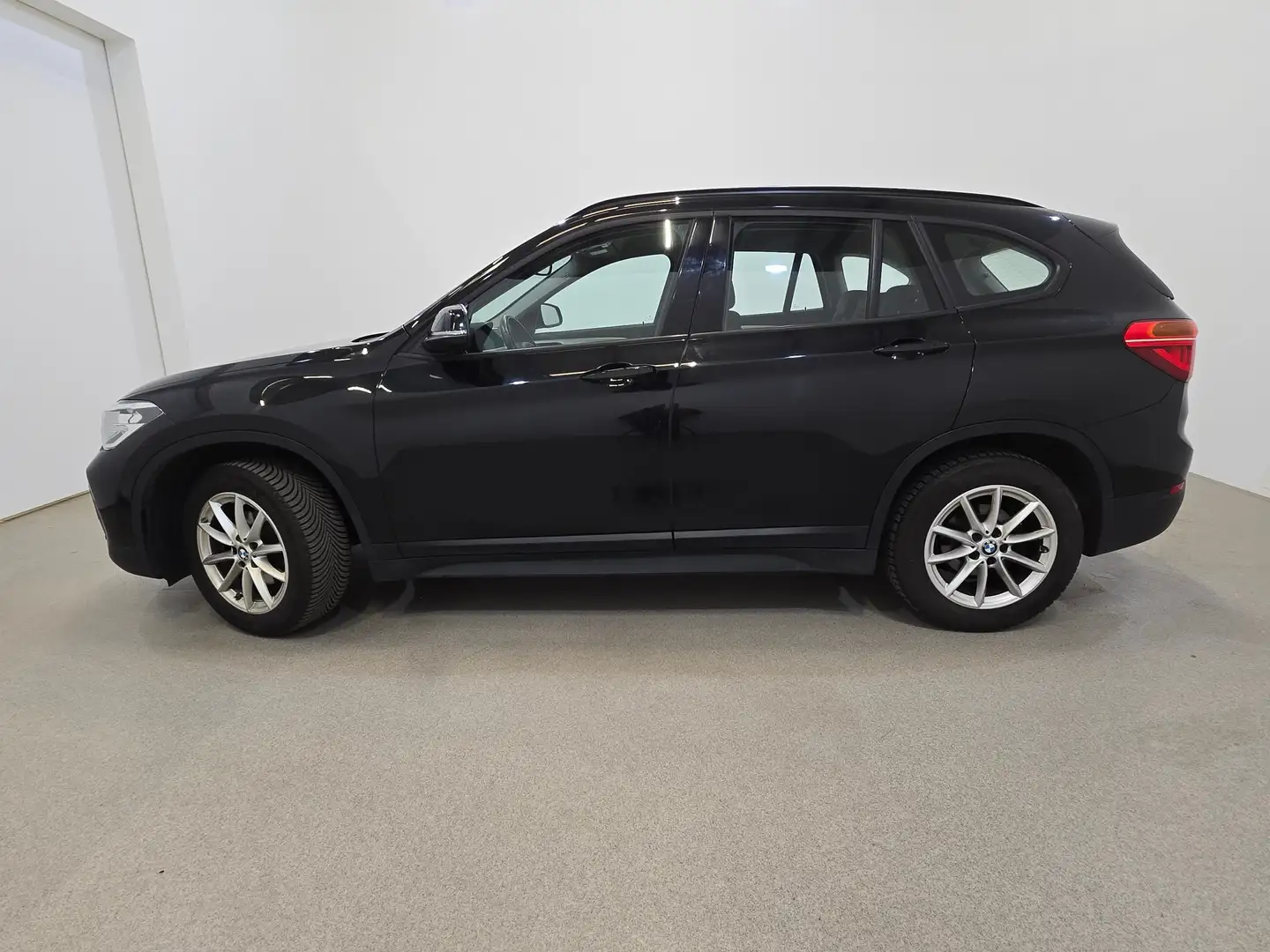 BMW X1 X1 1.5 sDrive16d Advantage Zwart - 2